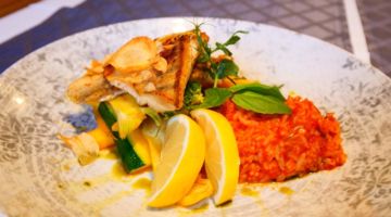 Börner-King GmbH Fischgericht des Restaurants Bei Christian in Massing aus einem anderen Blickwinkel