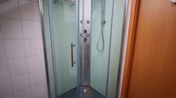 Dusche mit Massage in der Pension Bei Christian in Massing