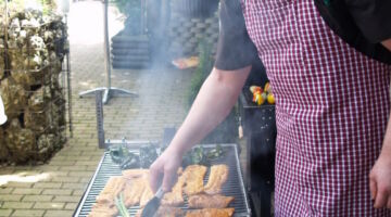 Catering Christian Börner beim Grillen
