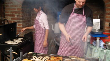 Catering Christian Börner beim Grillen aus einer anderen Perspektive