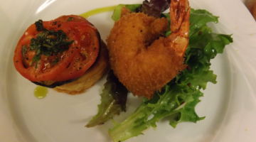 Speisen Fritierte Garnele mit Salat des Restaurants Bei Christian in Massing