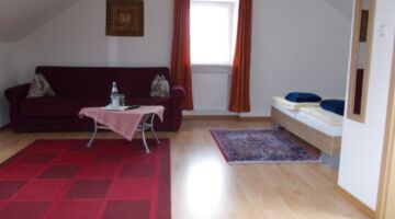 Stilvoll eingerichtetes Doppelbettzimmer in der Pension Bei Christian in Massing